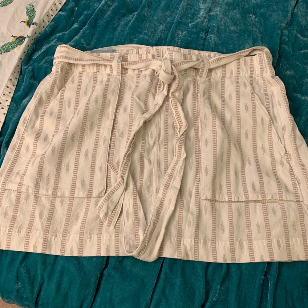 Old Navy Skirt with Pockets!! NWT